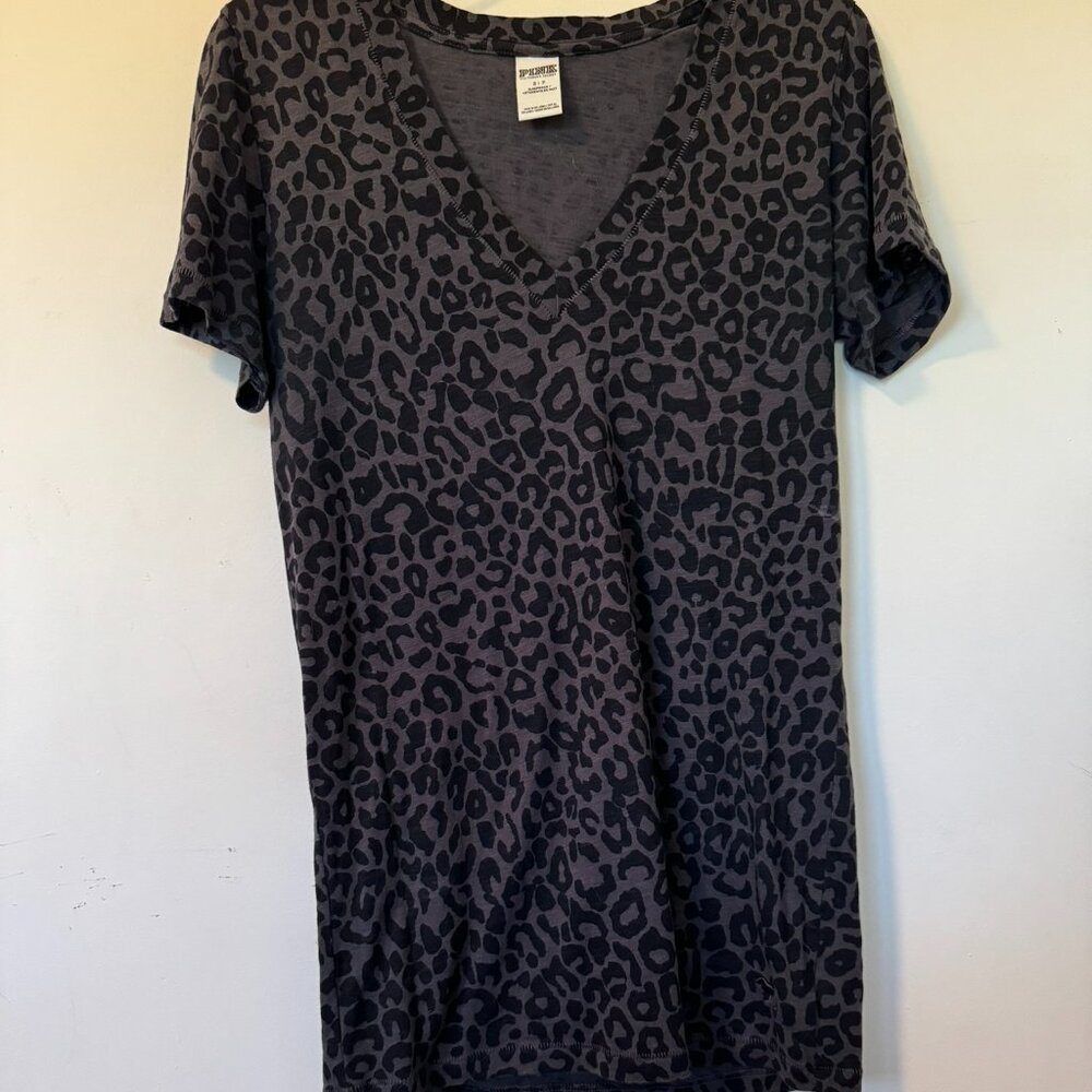 PINK Gray and Black Animal Print T Shirt v neck Size small
